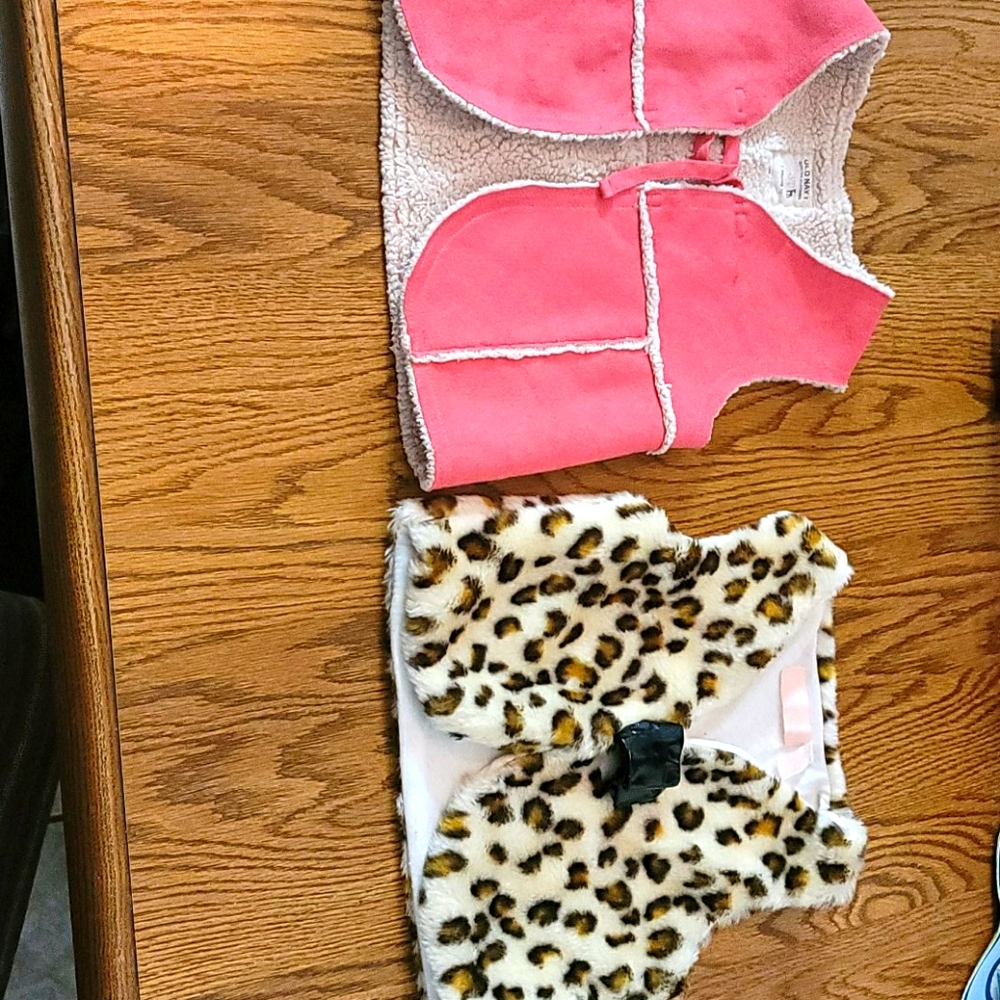 Set of 2 girls 3T faux shearling & faux fur vests